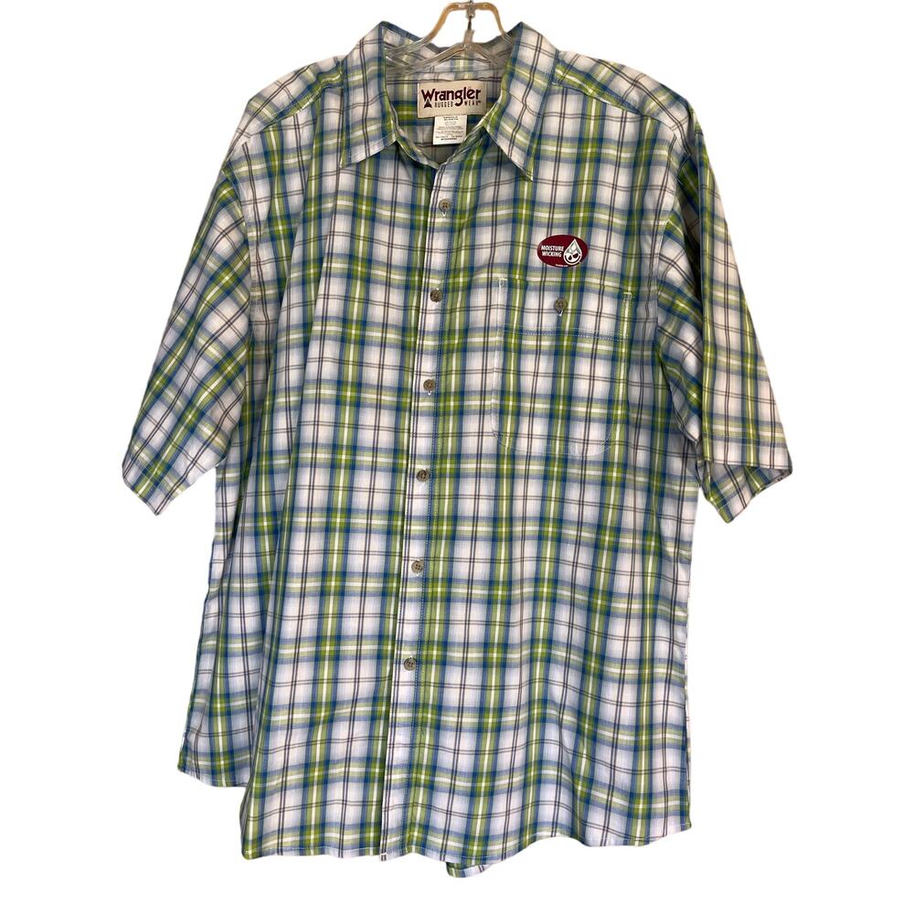 Wrangler Rugged Wear Men's Plaid Button Up Short Sleeved Shirt. Size XL